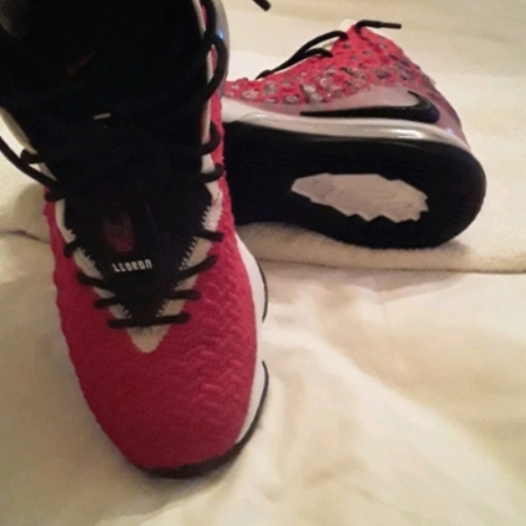 Sneakers - Picture 5 of 6